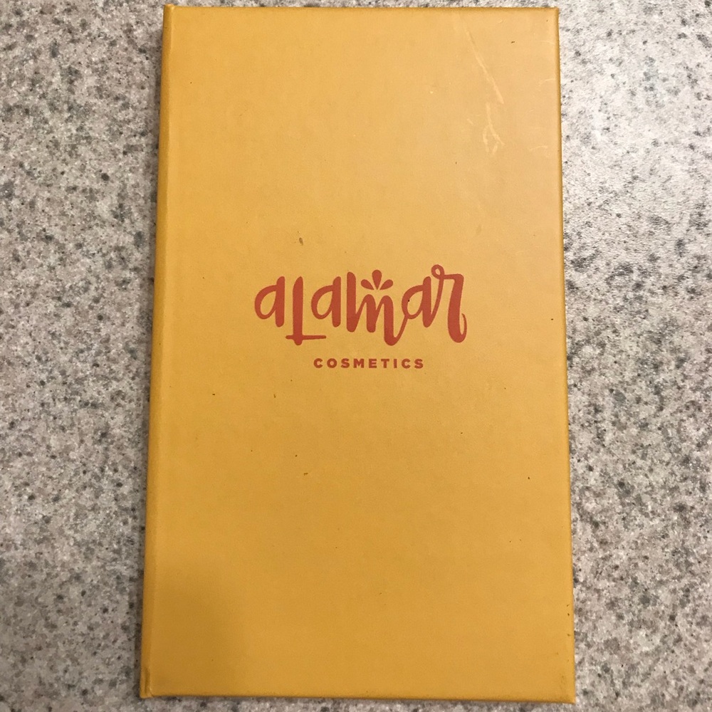 Alamar Eyeshadow Palette